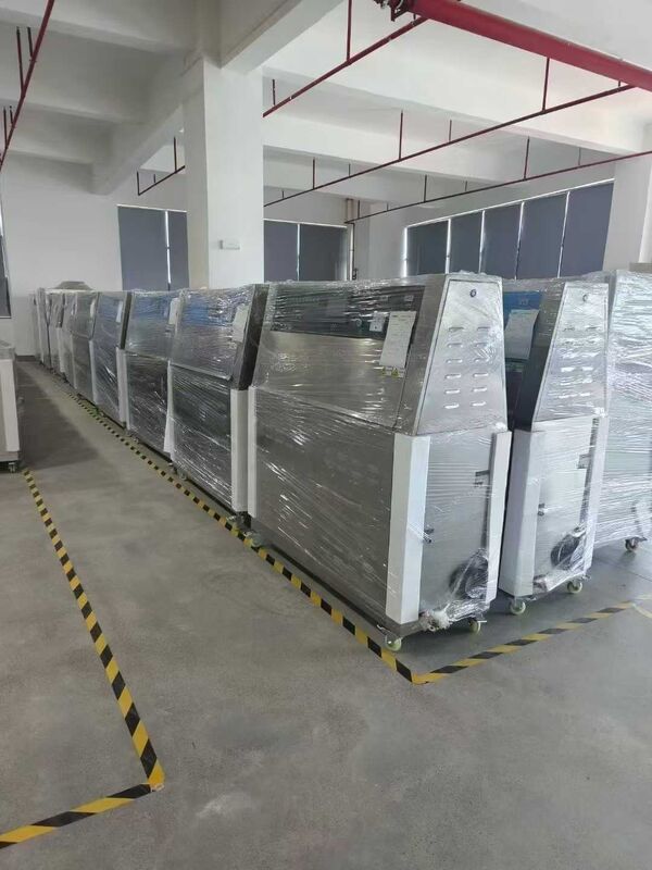 रबर प्लास्टिक चमड़े के जूते के लिए यूवी एक्सेलेरेटेड एजिंग टेस्टर डिजिटल पीआईडी ​​तापमान नियंत्रक वेदरिंग टेस्ट चैंबर के साथ